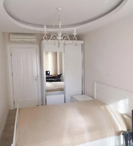 Cleopatra Ultra-luxury 3-bedroom Penthouse Apartment *