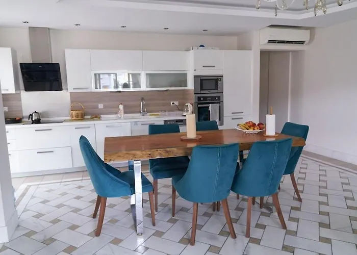 Cleopatra Ultra-luxury 3-bedroom Penthouse Alanya